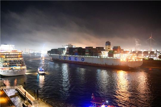 Neue Strategie-Pläne sorgen für neuen Ärger mit Peking Chinesische Investitionen wie hier beim Container-Terminal Tollerort in Hamburg werden zunehmend kritisch gesehen.