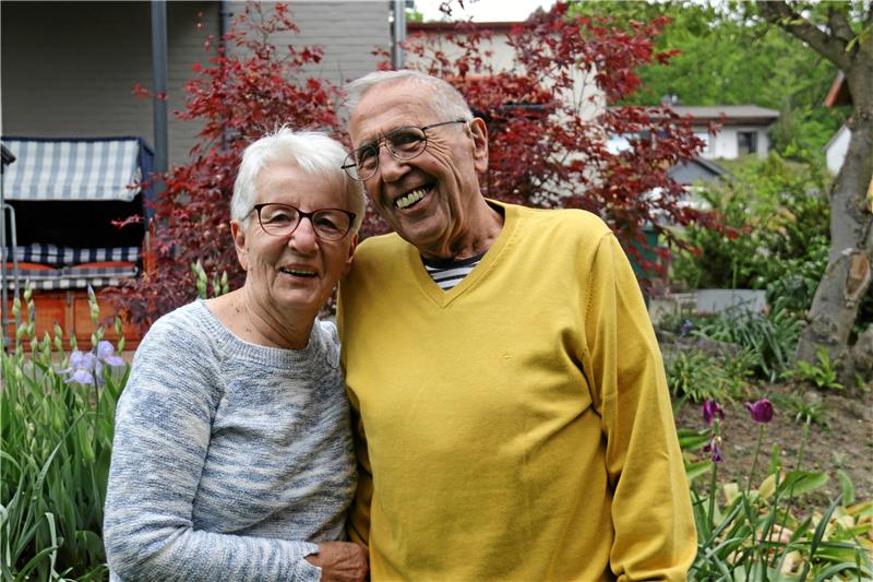 Christa und Horst Gulben sind seit 60 Jahren verheiratet: Heute feiern sie ihre Diamanthochzeit. Foto: Hartmann