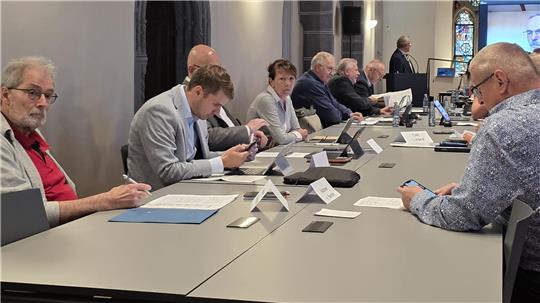 Christdemokrat Axel Bender (r.) ist jetzt fraktionslos und sitzt im Rat ab sofort Henning Wehrmann (l.) von der Bürgerliste gegenüber.