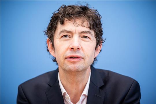 Christian Drosten, Direktor des Instituts für Virologie, Charité Berlin, befürchtet nach den Sommerferien sehr hohe Corona-Fallzahlen.