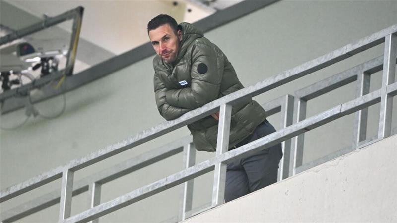 Christian Eichner durfte wegen einer Sperre nicht auf der KSC-Bank Platz nehmen.