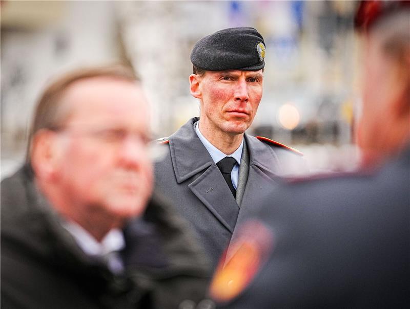 Pistorius setzt General an Spitze von neuem Planungsstab Christian Freuding ist von Verteidigungsminister Boris Pistorius (l.) zum Leiter des wiedereingeführten Planungsstabes gemacht worden.