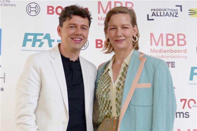 Warmlaufen für die Oscar-Nacht - Roter Teppich liegt bereit Christian Friedel und Sandra Hüller kommen zum traditionellen Empfang der deutschen Oscar-Anwärter in der historischen Villa Aurora in Pacific Palisades.