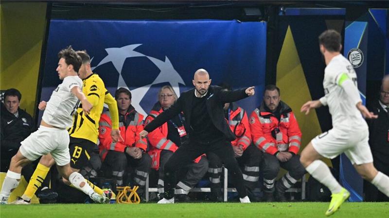 Abschied mit Ansage: Matarazzo muss in Hoffenheim gehen Christian Ilzer (M) gilt als heißer Kandidat auf den vakanten Trainerposten bei der TSG Hoffenheim.
