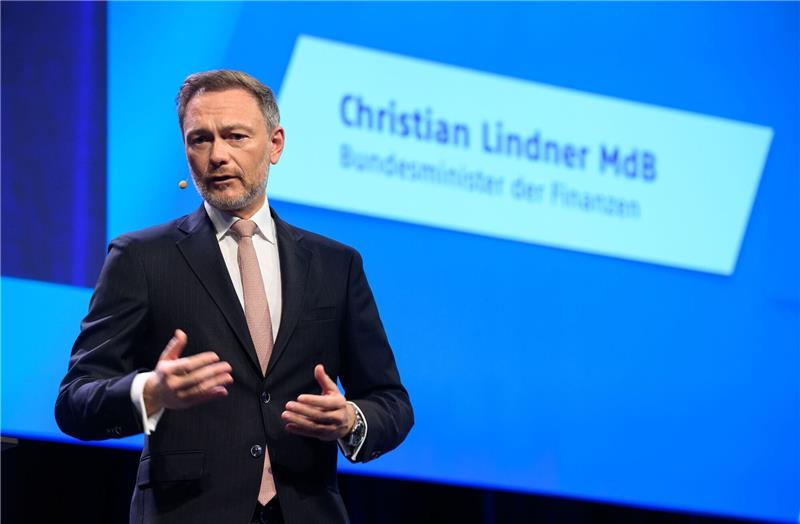 Lindner tadelt Haushalts-Leitlinien der EU-Kommission Christian Lindner (FDP), Bundesminister der Finanzen, kritisierte die EU-Kommission deutlich.