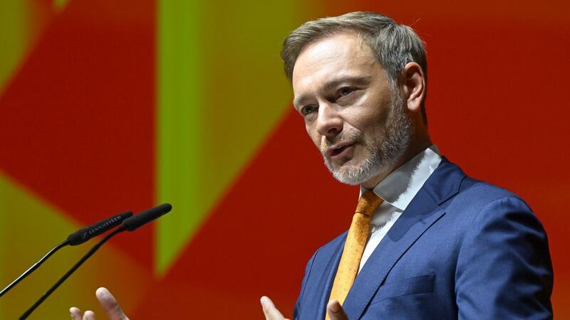 Christian Lindner (FDP) verhandelt immer wieder mit Kanzler Olaf Scholz (SPD) und Wirtschaftsminister Robert Habeck (Grüne) über den Etat.