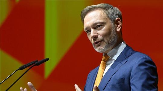 Christian Lindner (FDP) verhandelt immer wieder mit Kanzler Olaf Scholz (SPD) und Wirtschaftsminister Robert Habeck (Grüne) über den Etat.