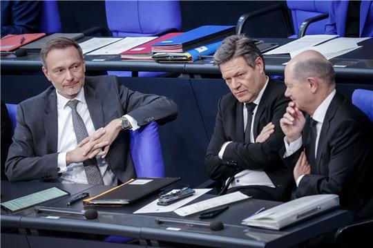 Christian Lindner, Robert Habeck und Olaf Scholz im Bundestag.
