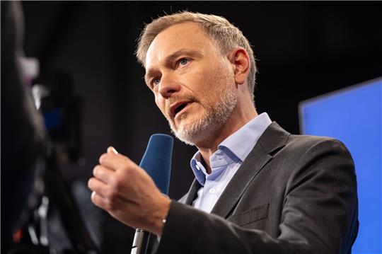 Christian Lindner hat die Ministerien zum Sparen aufgerufen, mehrere Ressorts fordern allerdings mehr Geld.