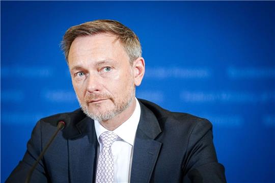 Christian Lindner hat die Ministerien zum Sparen aufgerufen. Wie das genau geschehen soll, ist aber offen.