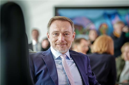 Christian Lindner plant, die beim Bürgergeld «überproportionale Erhöhung wieder einzuarbeiten.»