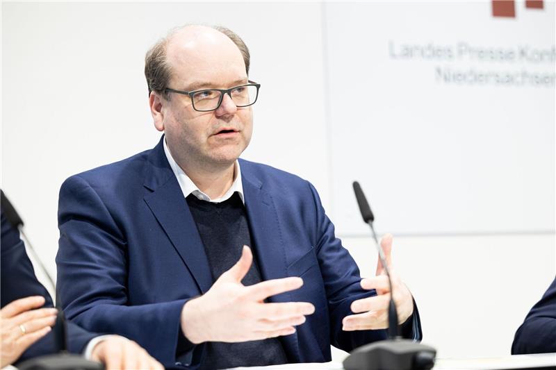 Celle spart weniger Energie: Meyer kritisiert „Alleingang” Christian Meyer (Bündnis 90/Die Grünen), Umweltminister Niedersachsen, spricht während einer Pressekonferenz.