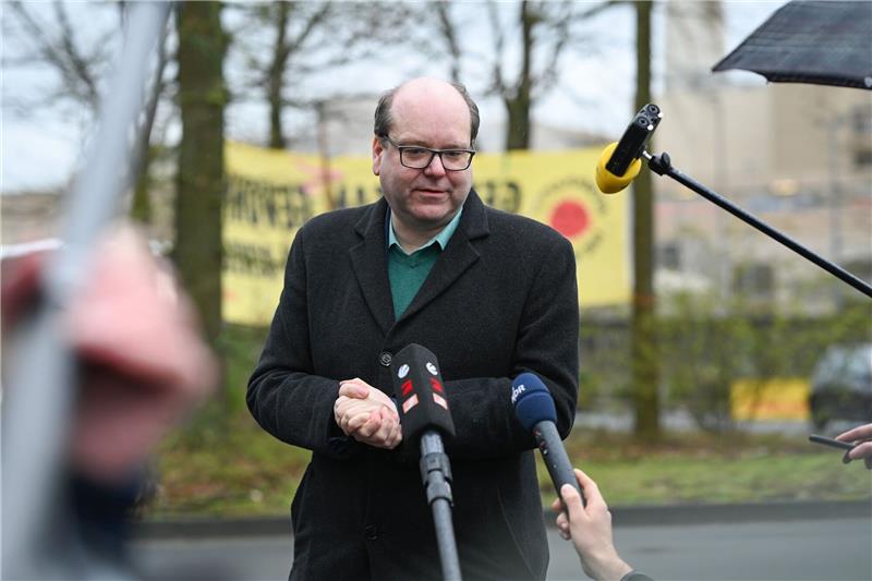 Umweltminister will rasche Lösung für Endlager-Frage Christian Meyer, Niedersachsens Umwelt- und Energieminister spricht vorm AKW-Emsland mit der Presse.