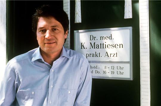 Christian Quadflieg, Schauspieler, als Dr. med. Karsten Mattiesen, aufgenommen bei Dreharbeiten zur TV-Serie «Der Landarzt».