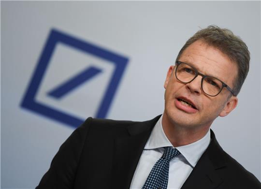 Christian Sewing, Vorstandsvorsitzender der Deutschen Bank, während der Jahresmedienkonferenz in der Zentrale der Bank.