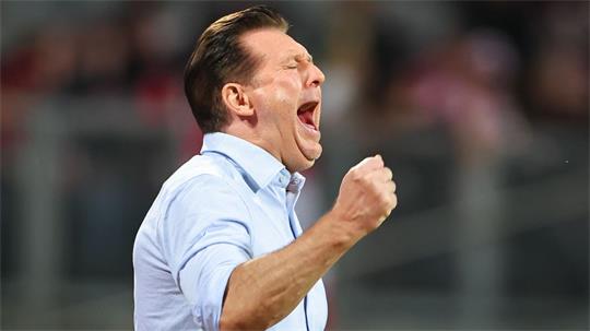 Christian Titz bei der 1:2-Niederlage von Hannover 96 in Nürnberg. 