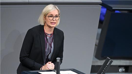 Christiane Schenderlein (CDU), Staatsministerin für Sport und Ehrenamt - die Bundesregierung überlässt die Diskussion über einen möglichen WM-Boykott dem Sport und betont dessen Autonomie (Archivbild)