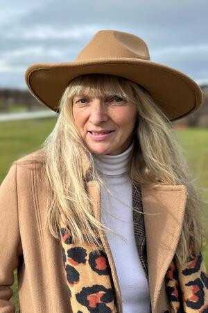 Warum dieses Pferderennen nur etwas für die Damenwelt ist Das Bild zeigt Christiane von Gadenstedt, Organisatorin des Pferderennens für Damen