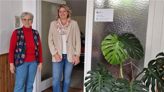 Christin Wiesjahn (Vorsitzende des Kirchenvorstands) (l.) und Stefanie Sandau (Leitung der Kreisstelle Goslar).