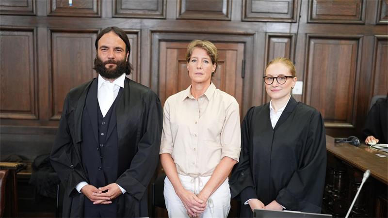 Der schwierige Weg zur Wahrheit - ein Jahr Block-Prozess Christina Block mit ihren beiden Verteidigern.