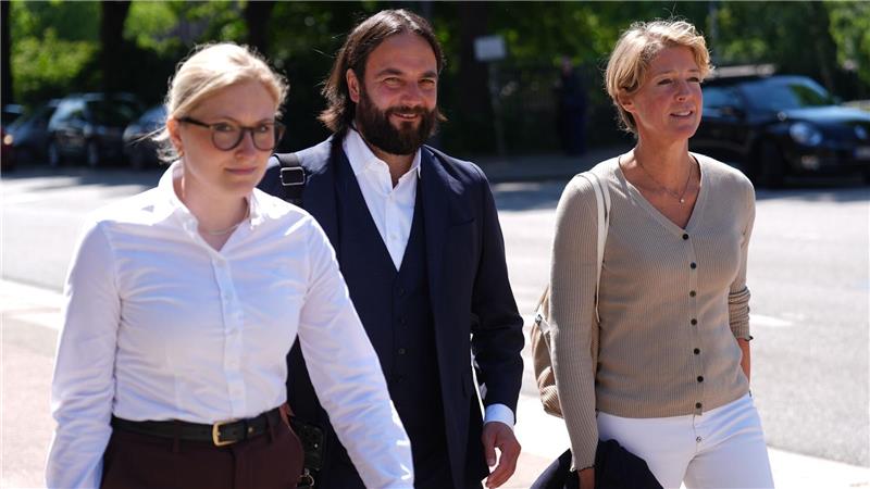 Anwalt: Mutmaßlicher Block-Entführer will sich nur entlasten Christina Block und ihre Verteidiger in einer Prozesspause.