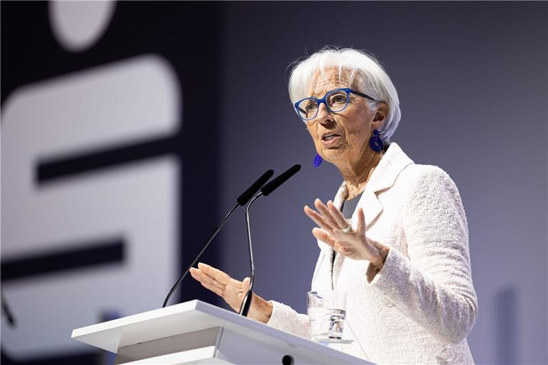 Lagarde: EZB muss Zinserhöhungen fortsetzen Christine Lagarde, Präsidentin der Europäischen Zentralbank (EZB), fordert eine Straffung der Geldpolitik.