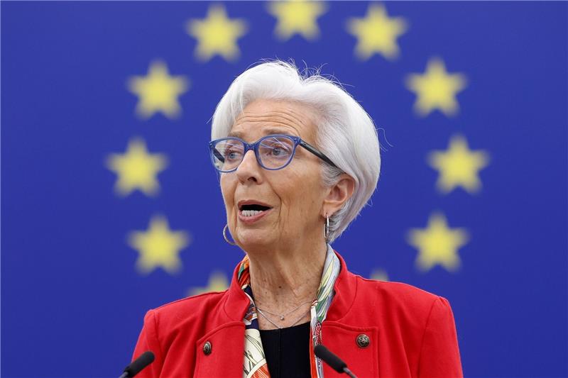 Christine Lagarde, Präsidentin der Europäischen Zentralbank, hält eine Rede im EU-Parlament.