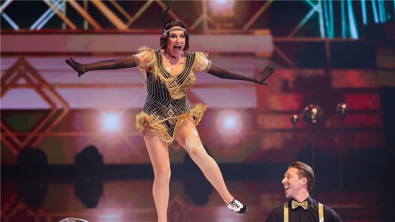 Stefan Raab zeigt bei „Let’s Dance“ seine Tanzkünste Christine Neubauer erhielt für ihre Darbietung die Bestnote.