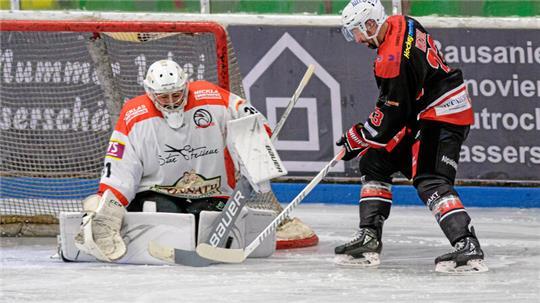 Christoph Koziol (r.) und die Harzer Falken absolvieren in nicht einmal 24 Stunden die ersten beiden echten Testspiele.