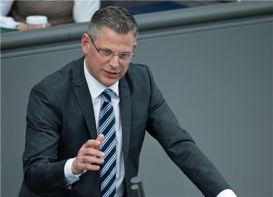Christoph de Vries (CDU), Mitglied des Bundestages, spricht während der 157. Sitzung des Bundestages.