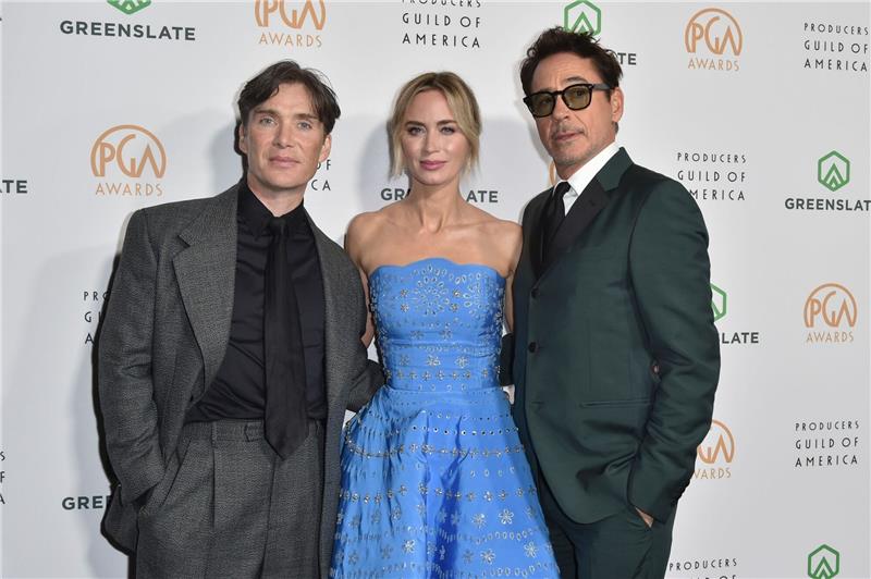 „Oppenheimer” gewinnt US-Produzentenpreis Cillian Murphy (v.l.), Emily Blunt und Robert Downey Jr. bei der 35. Verleihung der Producers Guild Awards.