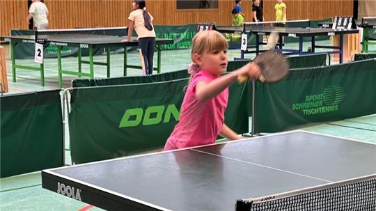 Clara Eickelmann gehört bei den Mädchen zu den besten Tischtennisspielerinnen in der Wurmbergschule und darf genannt und veröffentlicht werden.