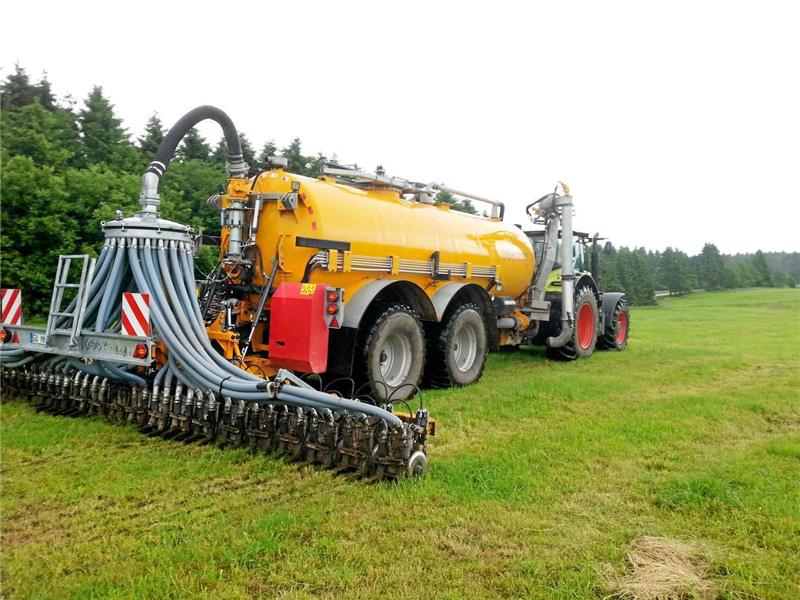 Clausthaler Landwirt arbeitete an Versuch zum nachhaltigen Wasserschutz mit und behält Technik gleich bei.  Foto: IGLU