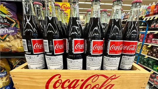 Coca Cola wird Maissirup nicht ersetzen, sondern eine neue Produktreihe mit Rohrzucker einführen. (Archivbild)
