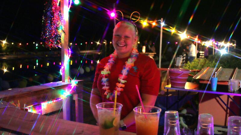 Coole Cocktails und abendlicher Schwimmspaß Cocktail-Fee Marie kreiert auch am 17.August wieder leckere Trendgetränke.