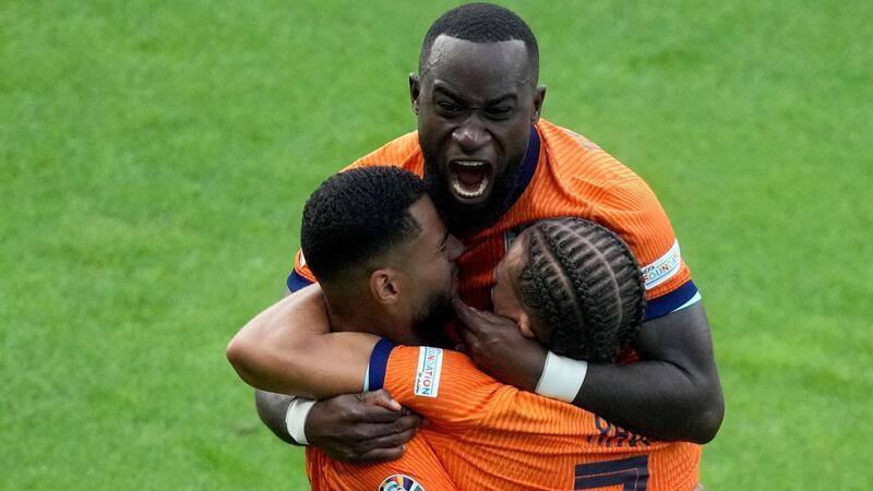„Unglaublich“: Rangnicks Österreicher verderben Oranje-Party Cody Gakpo (M) erzielte seinen zweiten Turniertreffer und glich zum 1:1 für Oranje aus.