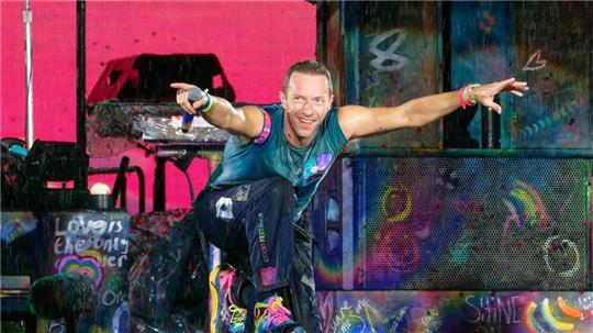 Coldplay-Sänger Chris Martin hilft FIFA-Chef Gianni Infantino bei den Planungen für eine Halbzeit-Show beim WM-Finale.