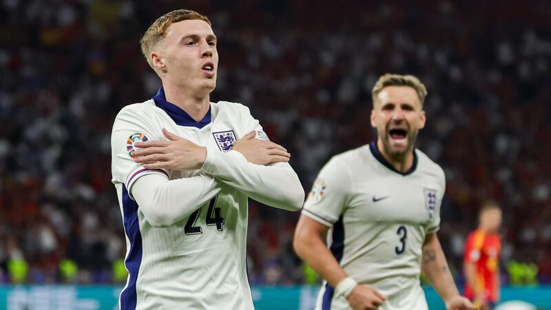 Cole Palmer (l) erzielte den Ausgleich für die Three Lions. 