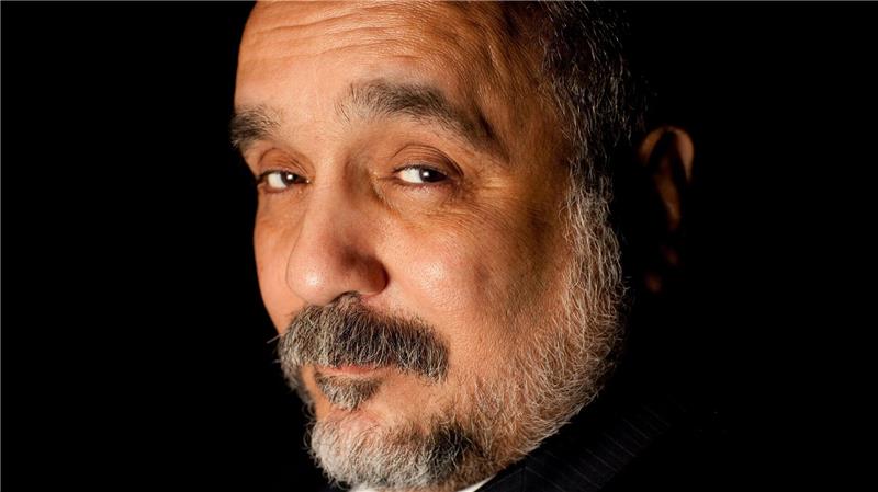 Colón engagierte sich auch für die Bürgerrechte der spanischsprachigen Minderheit in New York.