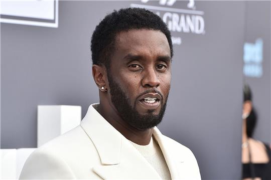 Combs ist einer der erfolgreichsten Vertreter der Hip-Hop-Branche und zudem auch als Plattenproduzent, Schauspieler und in anderen Geschäftsfeldern tätig.