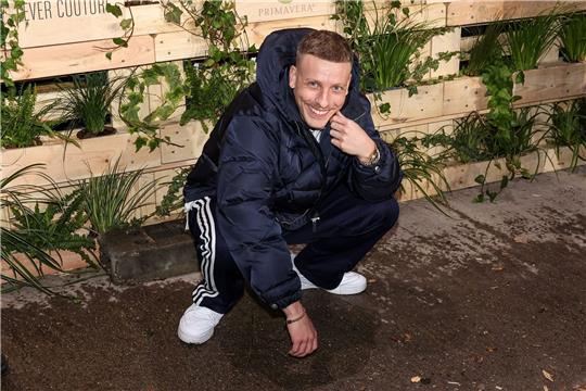 Comedian Felix Lobrecht ist in der Berliner Gropiusstadt aufgewachsen.