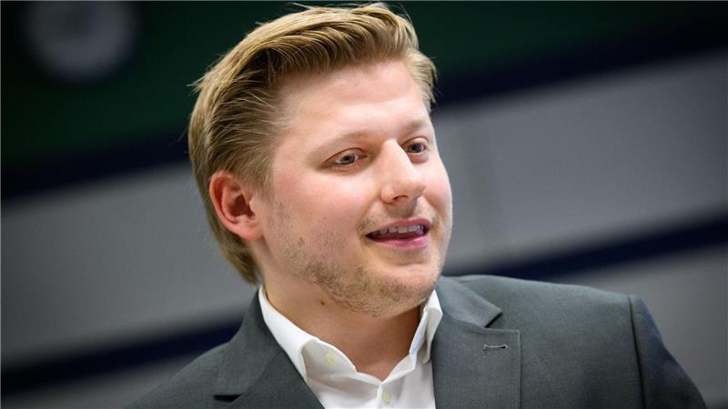 Comedian und Satiriker Sebastian Hotz alias El Hotzo beim Prozess in Berlin. (Archivbild) 