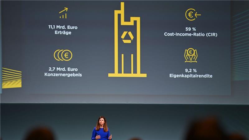 Commerzbank-Chefin Bettina Orlopp will Aktionärinnen und Aktionäre durch höhere Gewinn und steigende Ausschüttungen bei der Stange halten. (Archivbild)