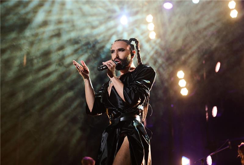 Conchita Wurst hat seit dem ESC-Sieg viel dazu gelernt Conchita Wurst bei einem Benefiz-Konzert in der Mercedes-Benz-Arena 2023.