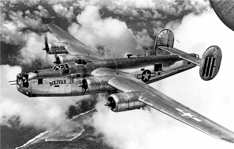 Grauenhafte Bilder: 1944 stürzte ein US-Bomber in Vienenburg ab Consolidated B-24M-20-CO (S/N 44-42151) in flight. (U.S. Air Force photo)