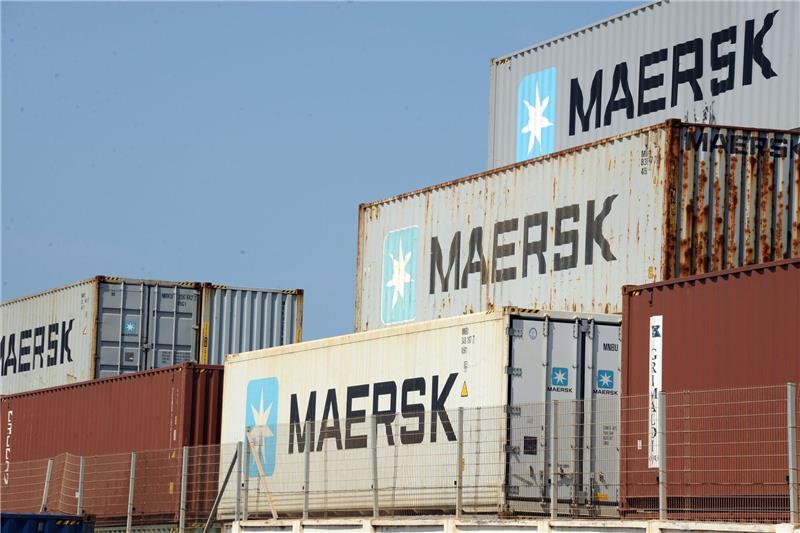 Rückzug aus dem Ölgeschäft: Maersk verkauft Supply Service Container des Schifffahrtskonzerns Maersk stehen gestapelt im Tema-Hafen in Accra, Ghana.