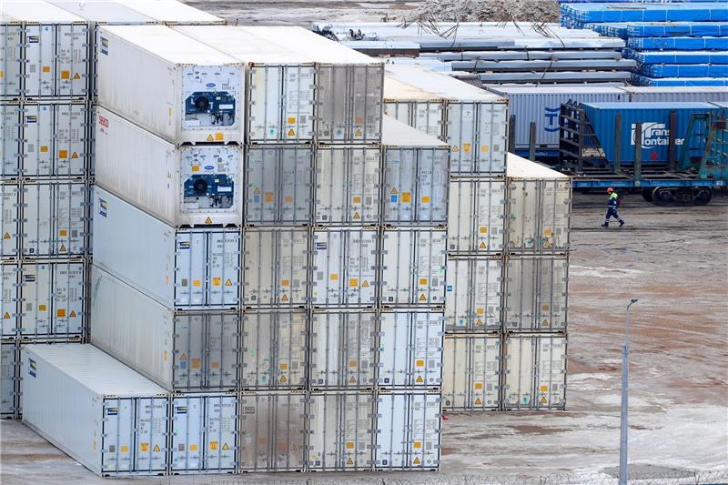 Container im Hafen von St. Petersburg.