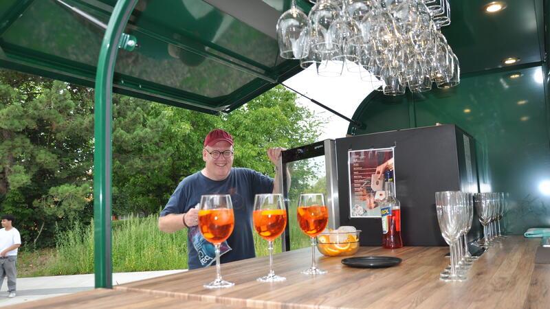 Cool: Nach dem Ape-Anschieben ist ein Aperol-Spritz eine verdiente Erfrischung.
