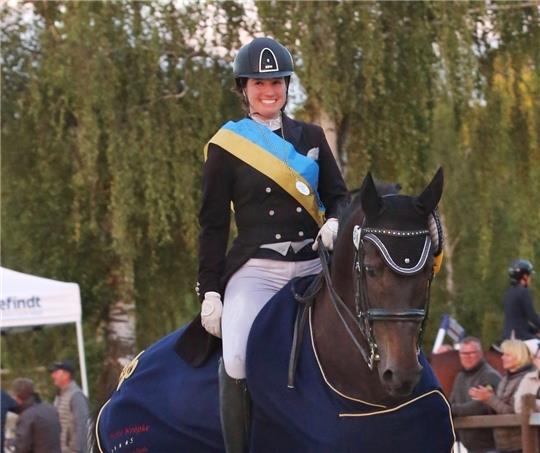 Cora Jacobs und Never Ever holen zum zweiten Mal die Landesmeisterschaft in der Dressur. Foto: Pantel