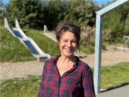 Cordula Dähne-Torkler auf dem ehemaligen Skaterplatz: Die Umsetzung des Bereichs in eine Jugendanlage ist ein wichtiges Anliegen, das der Kinderschutzbund federführend mit vielen Vereinen verfolgt. Foto: Eggers